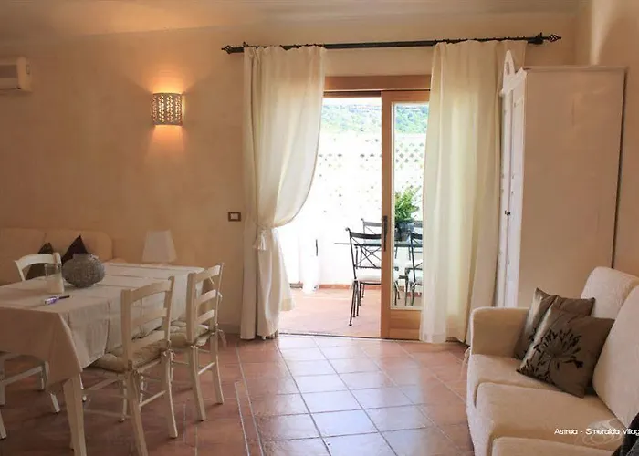 アパートホテル Villaggio Smeralda By Sardegna Smeralda 3*